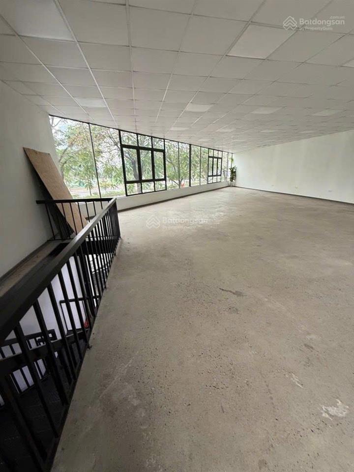 Anh họ nhờ bán nhà mặt phố vũ tông phan 145m2 sổ đỏ, mặt tiền 6m giá rẻ 57 tỷ