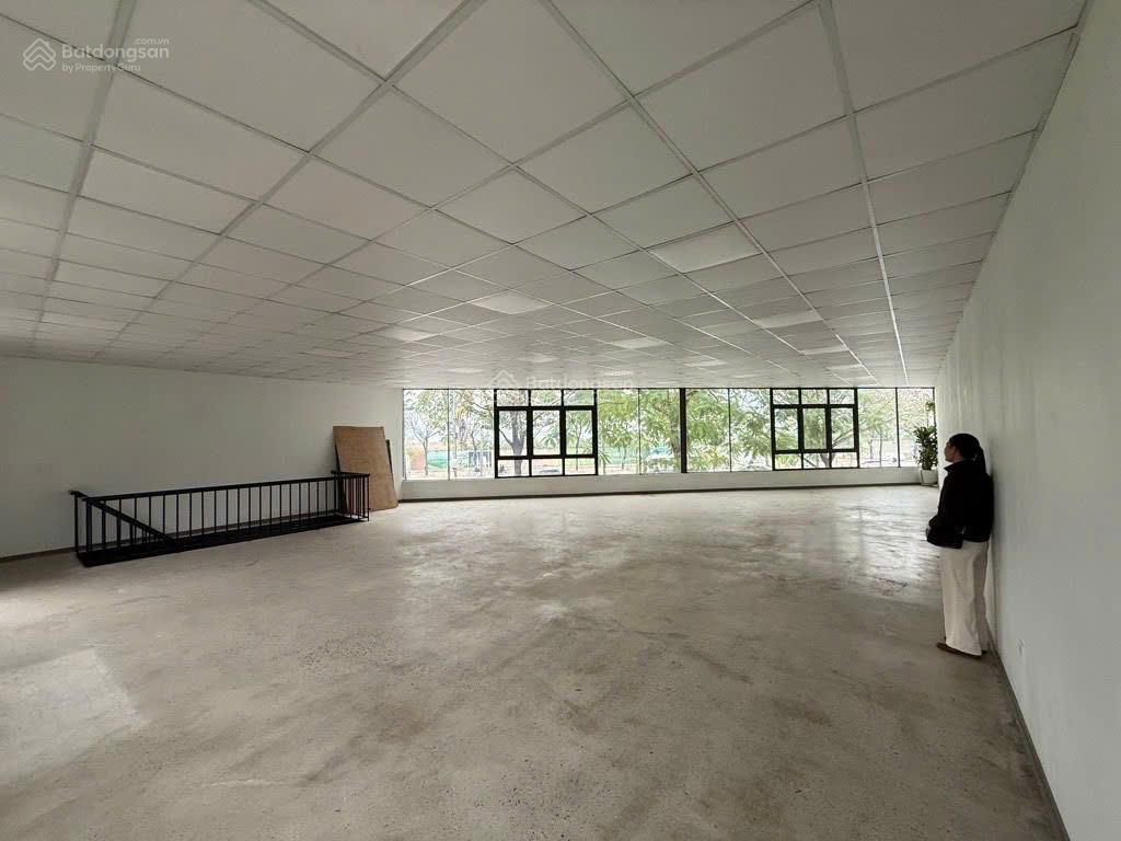 Anh họ nhờ bán nhà mặt phố vũ tông phan 145m2 sổ đỏ, mặt tiền 6m giá rẻ 57 tỷ