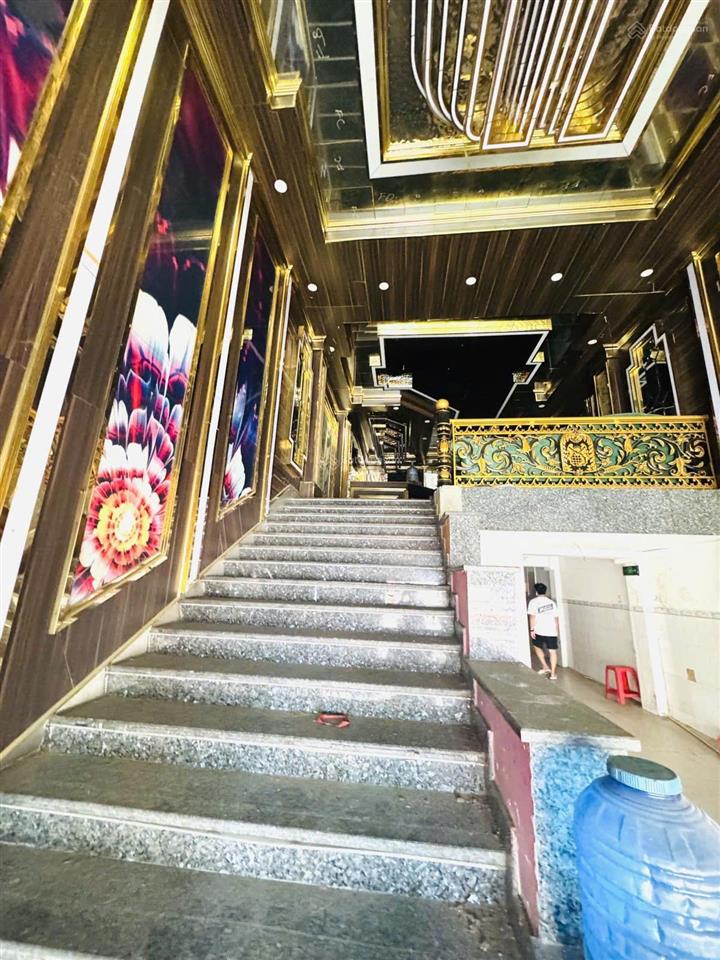 Bán nhà 5 tầng mặt tiền đường kinh doanh sầm uât lê thị hà ngang 5.5m x30 chỉ 18.5 tỷ xã hóc môn