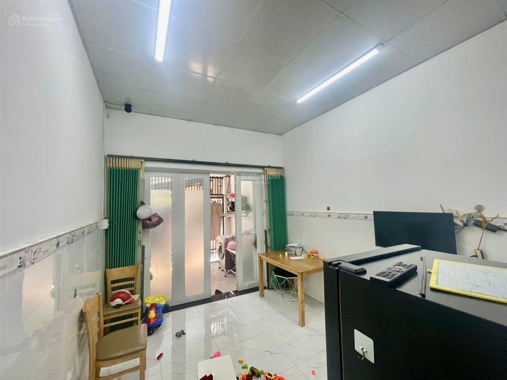 Bán nhà cấp 4 mới đẹp ở ngay vài bước chân ra chợ hóc môn shr khu dân cư chỉ 2.7 ty tl