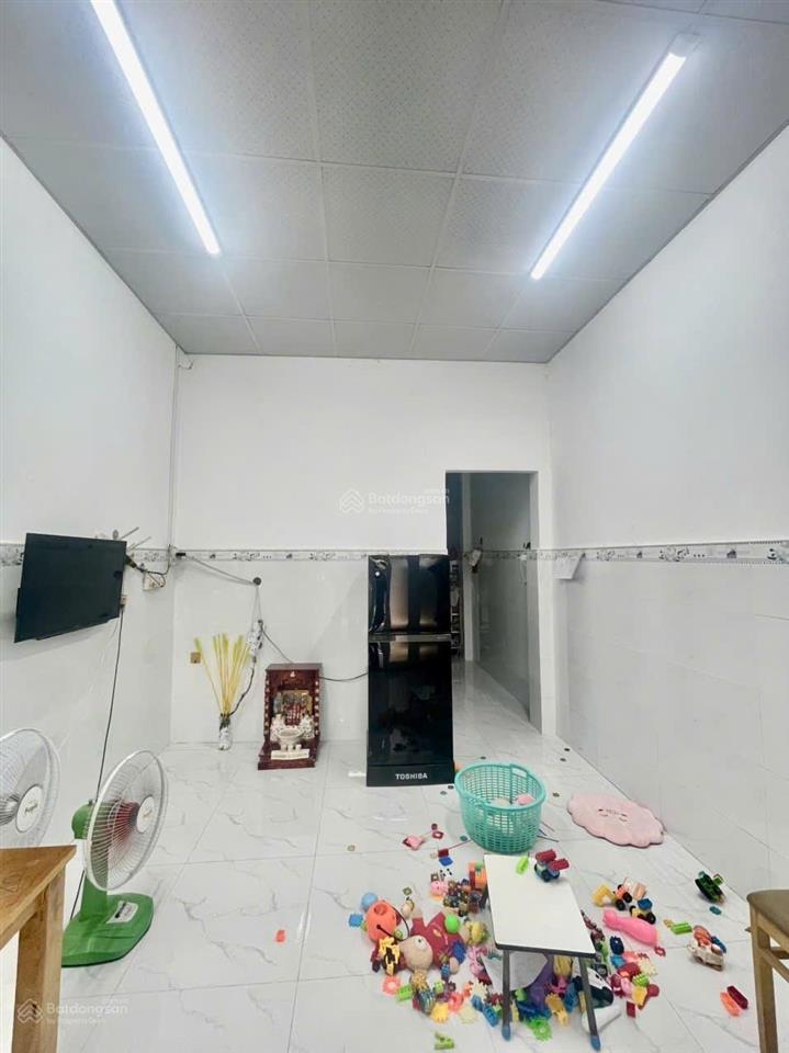 Bán nhà cấp 4 mới đẹp ở ngay vài bước chân ra chợ hóc môn shr khu dân cư chỉ 2.7 ty tl