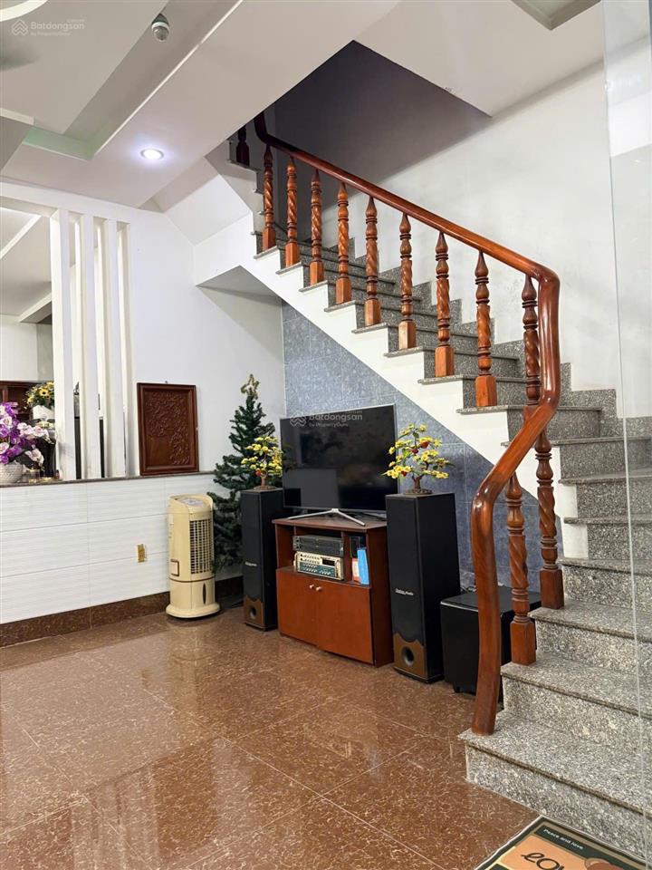 Bán nhà 2 tầng mặt tiền đường tân chánh hiệp ngang gần 6m100m2 chỉ 6.5 tỷ quận 12 còn tl