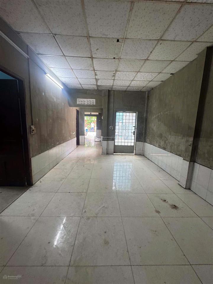 Bán nhà cấp 4 hẻm xe tải full thổ cư ngang 12*30, cn đủ 323m2 bà điểm hóc môn chỉ 27tr/m2sổ riêng