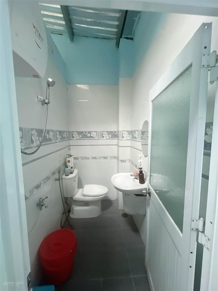 Bán gấp nhà riêng 102m2 tại quốc lộ 13, 9 tỷ, 2pn, 2wc, pháp lý đầy đủ, hướng tây bắc