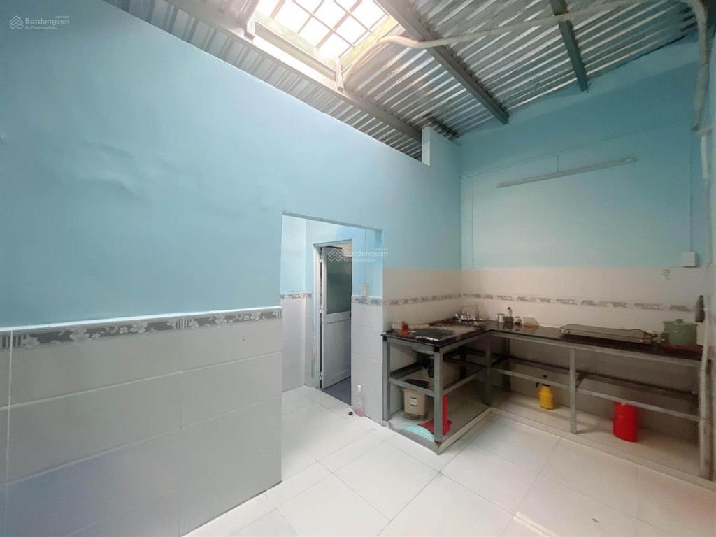 Bán gấp nhà riêng 102m2 tại quốc lộ 13, 9 tỷ, 2pn, 2wc, pháp lý đầy đủ, hướng tây bắc