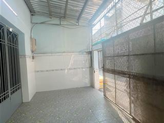 Bán gấp nhà riêng 102m2 tại quốc lộ 13, 9 tỷ, 2pn, 2wc, pháp lý đầy đủ, hướng tây bắc