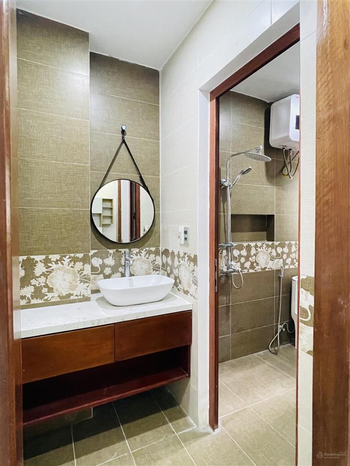 Căn hộ 60m tại trần quý kiên, vừa hoàn thiện, phòng sáng thoáng, đầy đủ nội thất.