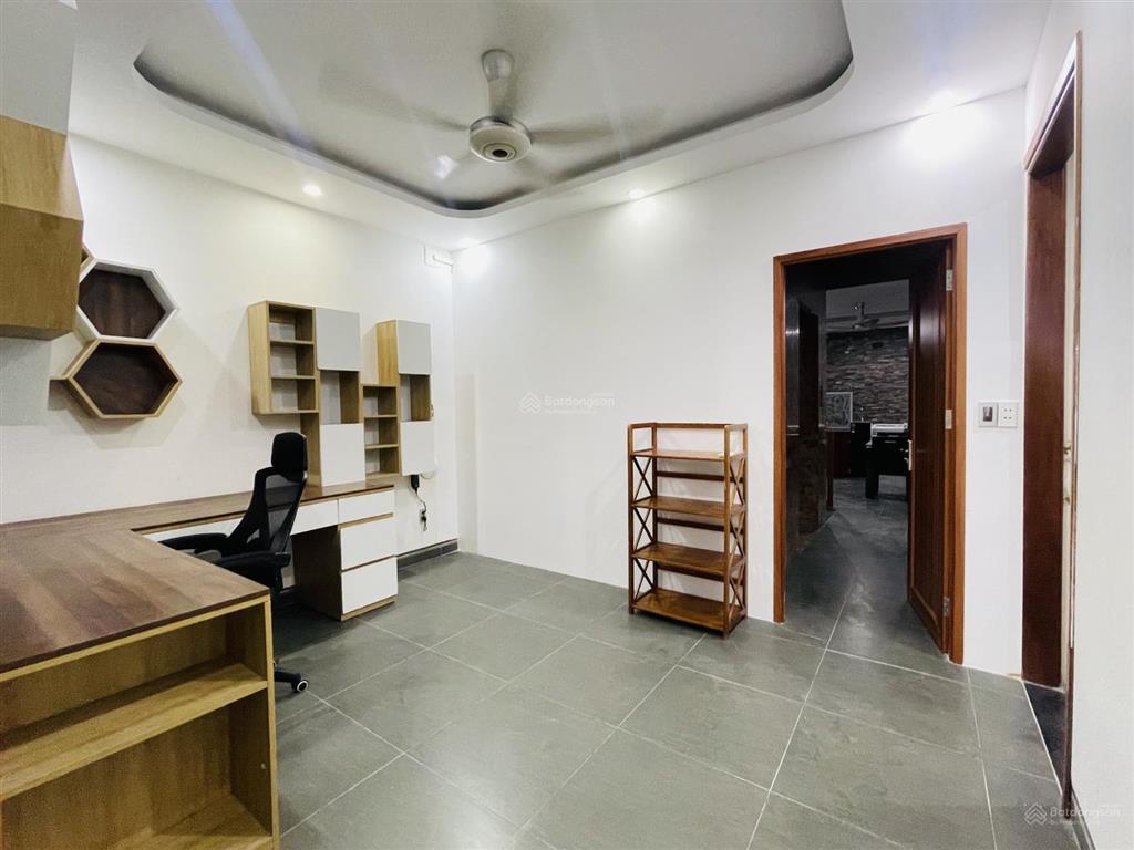 Căn hộ 60m tại trần quý kiên, vừa hoàn thiện, phòng sáng thoáng, đầy đủ nội thất.