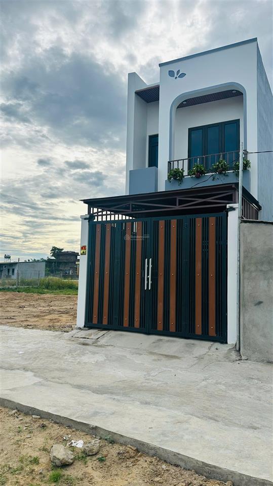 Bán nhà riêng tại phường vinh phú, hướng đông tứ trạch rộng 80 m2, nhà đầy đủ nội thất, giá 3 tỷ