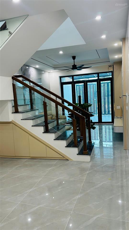 Bán nhà riêng tại phường vinh phú, hướng đông tứ trạch rộng 80 m2, nhà đầy đủ nội thất, giá 3 tỷ