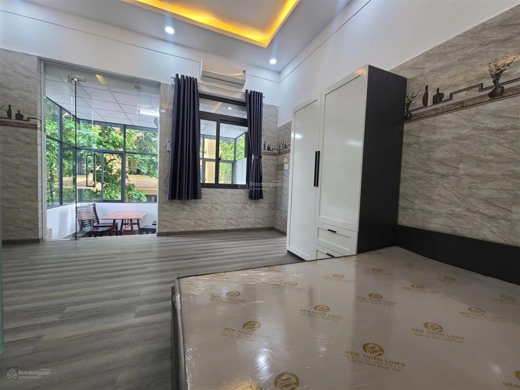 Cho thuê 2 phòng ngủ, 2 wc đầy đủ nội thất, ban công khu vực bếp riêng nằm ngay trung tâm