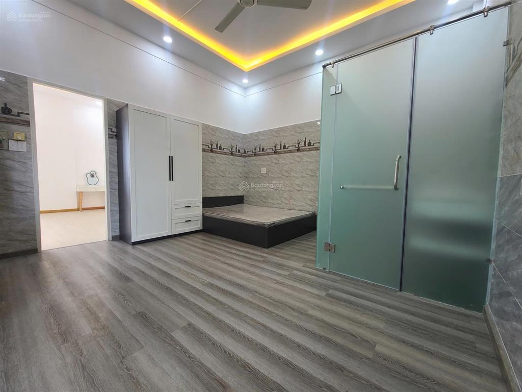 Cho thuê 2 phòng ngủ, 2 wc đầy đủ nội thất, ban công khu vực bếp riêng nằm ngay trung tâm