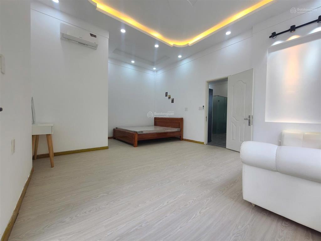 Cho thuê 2 phòng ngủ, 2 wc đầy đủ nội thất, ban công khu vực bếp riêng nằm ngay trung tâm