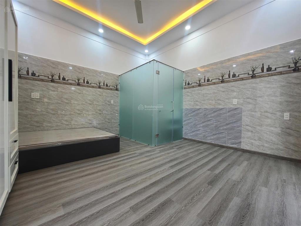 Cho thuê 2 phòng ngủ, 2 wc đầy đủ nội thất, ban công khu vực bếp riêng nằm ngay trung tâm