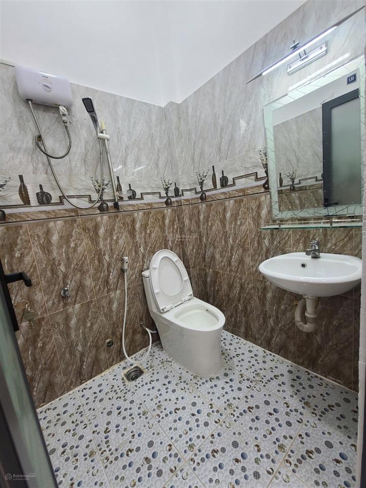 Cho thuê 2 phòng ngủ, 2 wc đầy đủ nội thất, ban công khu vực bếp riêng nằm ngay trung tâm
