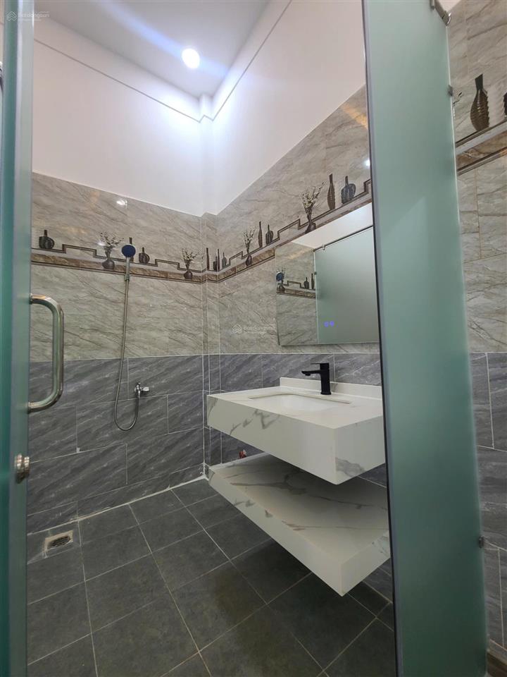 Cho thuê 2 phòng ngủ, 2 wc đầy đủ nội thất, ban công khu vực bếp riêng nằm ngay trung tâm