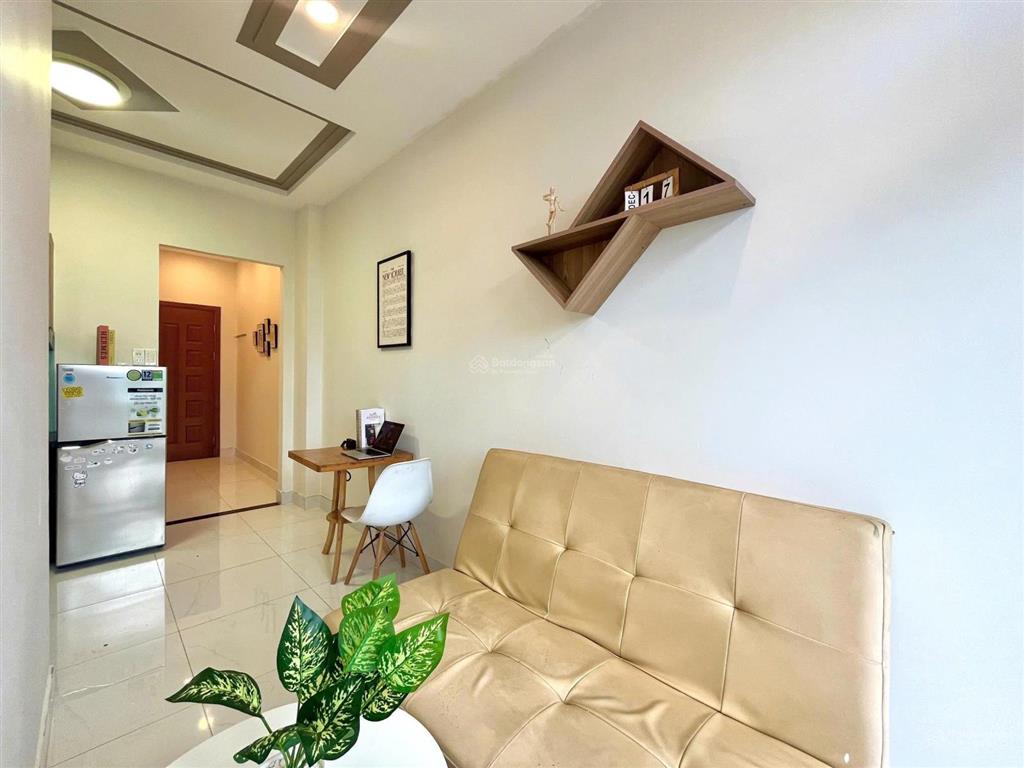 Một phòng ngủ full ánh sáng tự nhiên cho thuê ngay trung tâm ngã tư phú nhuận, thang máy, hầm xe