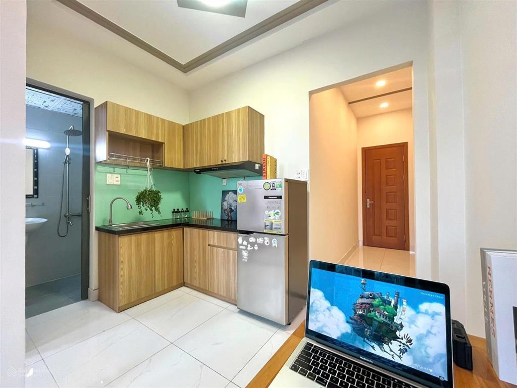 Một phòng ngủ full ánh sáng tự nhiên cho thuê ngay trung tâm ngã tư phú nhuận, thang máy, hầm xe