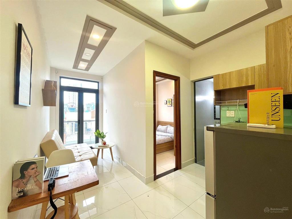 Một phòng ngủ full ánh sáng tự nhiên cho thuê ngay trung tâm ngã tư phú nhuận, thang máy, hầm xe