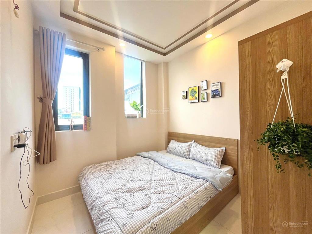Một phòng ngủ full ánh sáng tự nhiên cho thuê ngay trung tâm ngã tư phú nhuận, thang máy, hầm xe