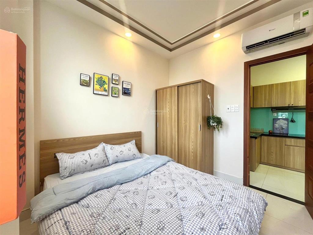 Một phòng ngủ full ánh sáng tự nhiên cho thuê ngay trung tâm ngã tư phú nhuận, thang máy, hầm xe