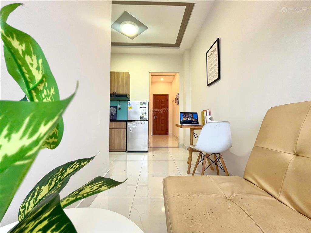 Một phòng ngủ full ánh sáng tự nhiên cho thuê ngay trung tâm ngã tư phú nhuận, thang máy, hầm xe