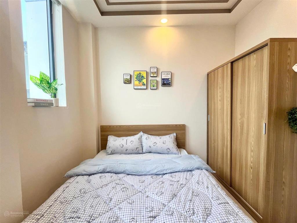 Một phòng ngủ full ánh sáng tự nhiên cho thuê ngay trung tâm ngã tư phú nhuận, thang máy, hầm xe