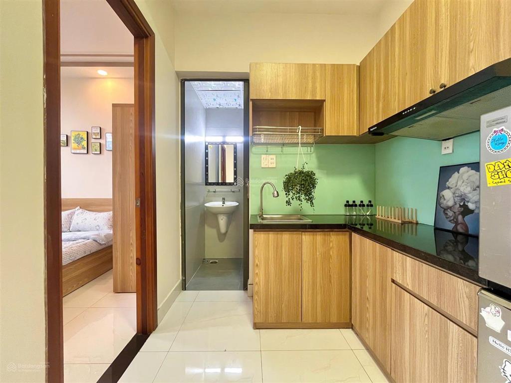Một phòng ngủ full ánh sáng tự nhiên cho thuê ngay trung tâm ngã tư phú nhuận, thang máy, hầm xe