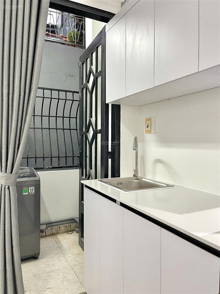 Cho thuê studio ban công sát bên trường cao đẳng kinh tế đối ngoại, full nội thất, sạch sẽ