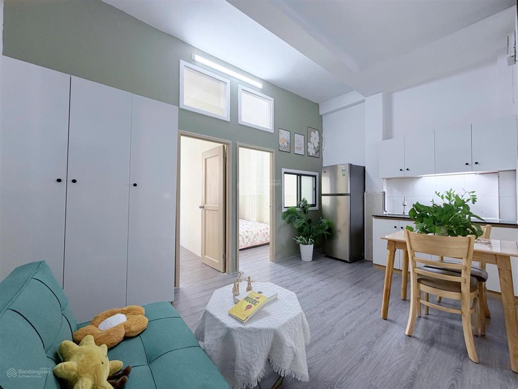 Trống sẵn 2 phòng ngủ đầy đủ tiện nghi, thang máy di chuyển gần sân bay tân sơn nhất