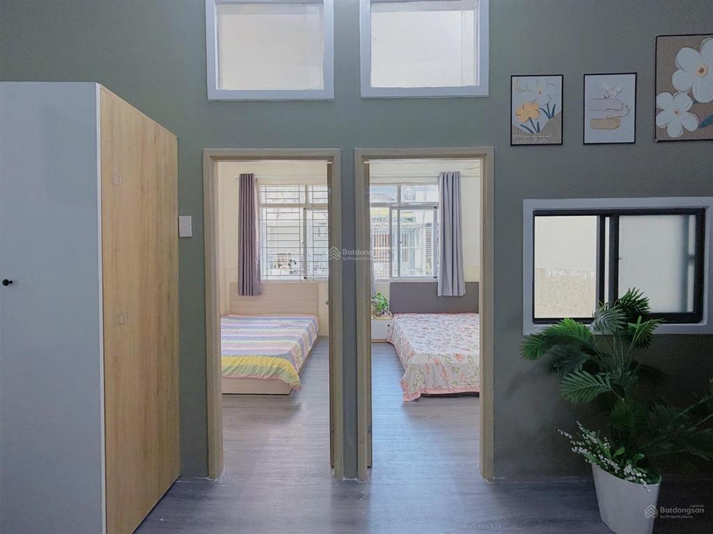 Trống sẵn 2 phòng ngủ đầy đủ tiện nghi, thang máy di chuyển gần sân bay tân sơn nhất