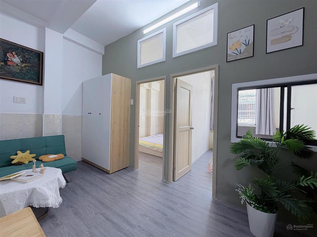 Trống sẵn 2 phòng ngủ đầy đủ tiện nghi, thang máy di chuyển gần sân bay tân sơn nhất