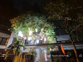 Bán biệt thự kđtm sài đồng 310m2x5 tầng  vị trí trung tâm, sân vườn 3 mặt thoáng  nhỉnh 250tr/m2