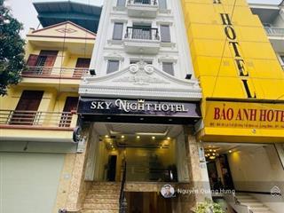 Bán gấp khách sạn cổ linh 8 tầng, thang máy vỉa hè, ôtô tránh, 22 phòng dòng tiền 300 triệu/tháng
