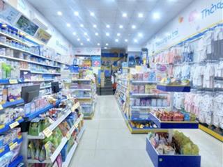 Cho thuê nhà mặt đường hai bà trưng, mặt tiền 6m, dt 90m2, nhà 6 tầng mới thông sàn có thang máy