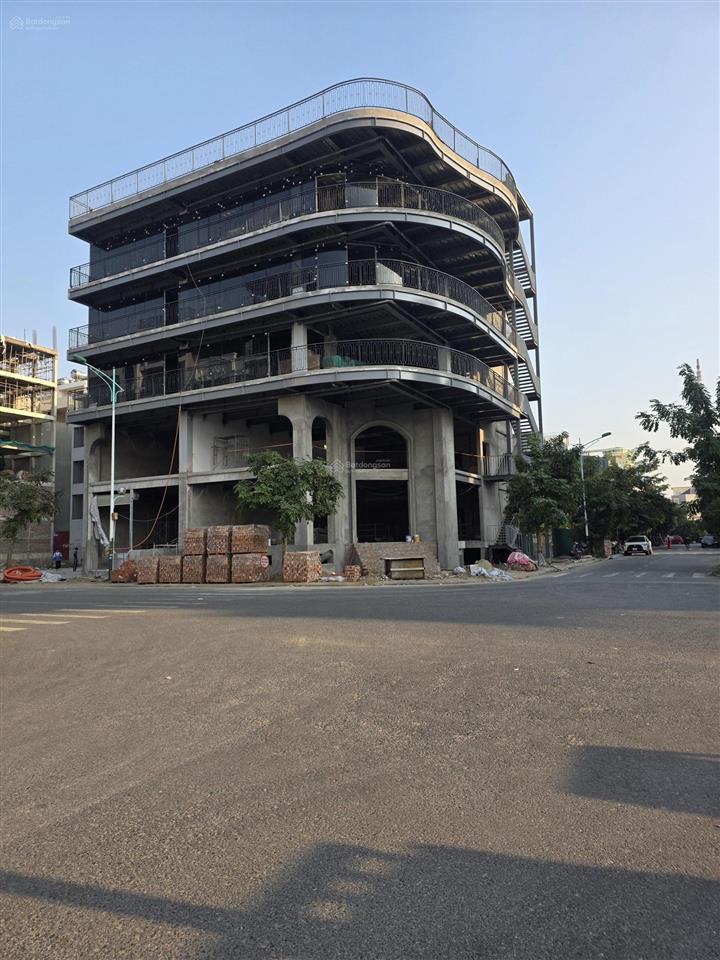 Cho thuê đất mặt đường phạm văn đồng chân cầu rào 2, diện tích 1200m2, mặt tiền 32m, hđ lâu dài