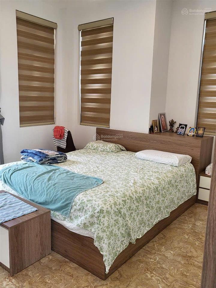 Cho thuê biệt thự đơn lập vinhomes marina, dt 330m2, nhà 3 tầng có ngủ master, có sân vườn, view hồ