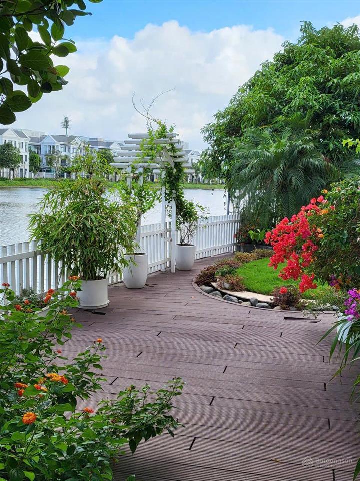 Cho thuê biệt thự đơn lập vinhomes marina, dt 330m2, nhà 3 tầng có ngủ master, có sân vườn, view hồ