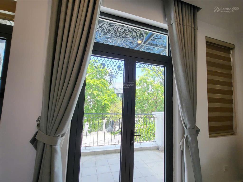 Cho thuê biệt thự đơn lập vinhomes marina, dt 330m2, nhà 3 tầng có ngủ master, có sân vườn, view hồ