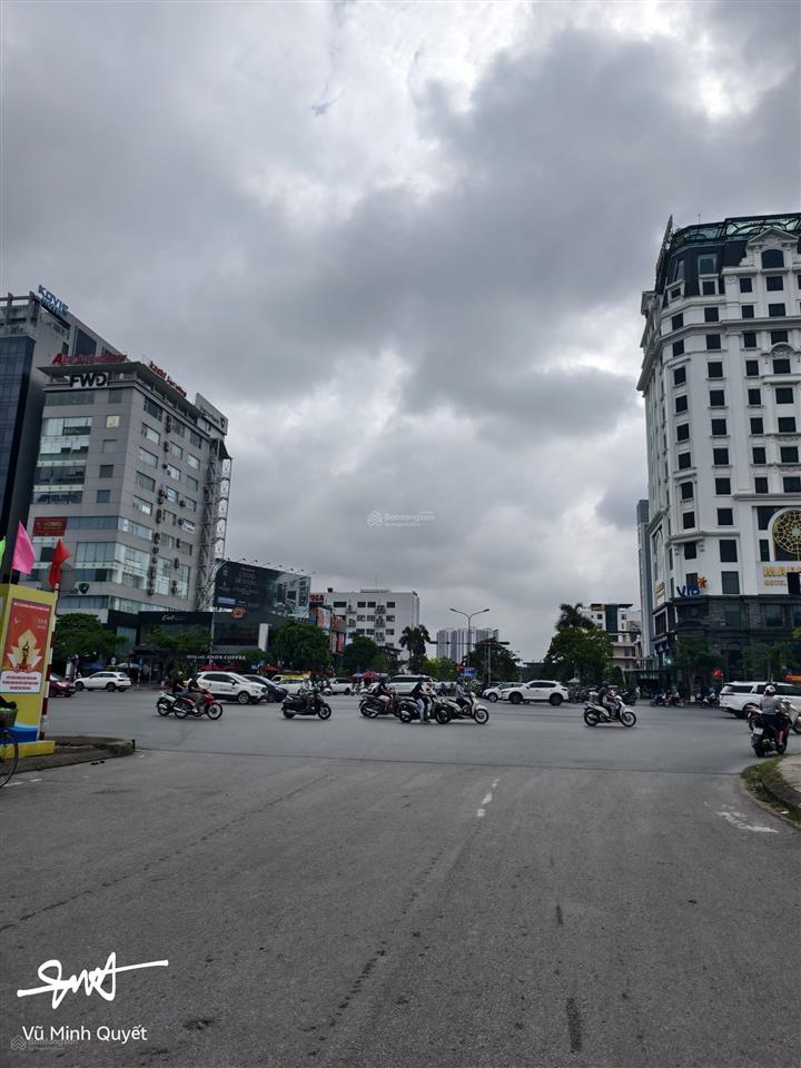 Cho thuê nhà lô góc hai mặt tiền siêu đẹp đường lê hồng phong, dtsd 1000m2, mặt tiền gần 40m