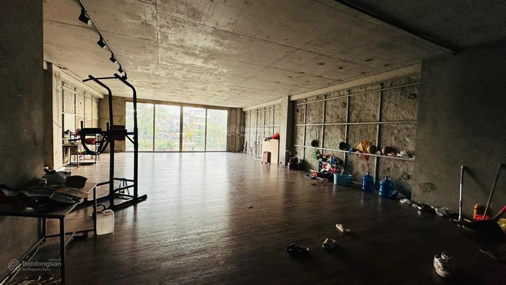 Cho thuê nhà mặt đường nguyễn đức cảnh vị trí đẹp, mặt tiền 9m, dt 200m2, nhà 4 tầng thông sàn