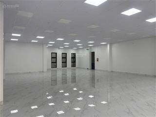 Cho thuê nhà mặt đường ngô gia tự, dt 300m2, ngang 12m, nhà 2 tầng dtsd 550m2, thông sàn đẹp