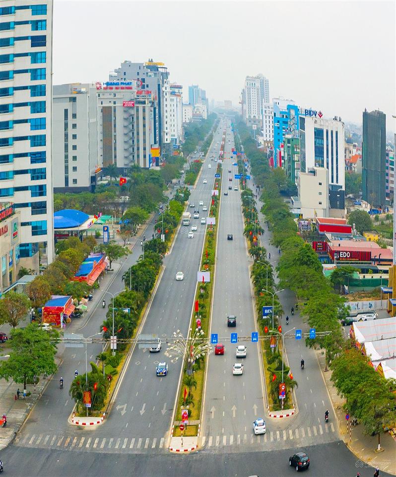 Cho thuê nhà mặt đường lê hồng phong vị trí siêu đẹp, mặt tiền 17m, dt 600m2, nhà 1 tầng còn đẹp