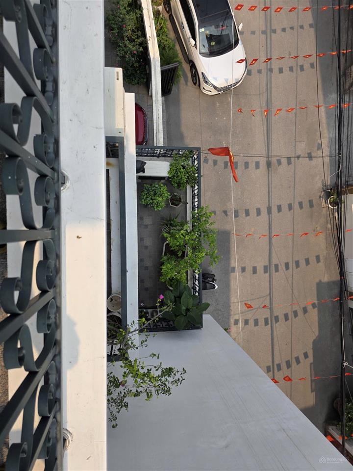 Bán nhà 4 tầng độc lập gần hồ phương lưu, lộc vừng đỏ, dt 70m2, ngang 4m, ngõ cực nông oto đỗ cửa