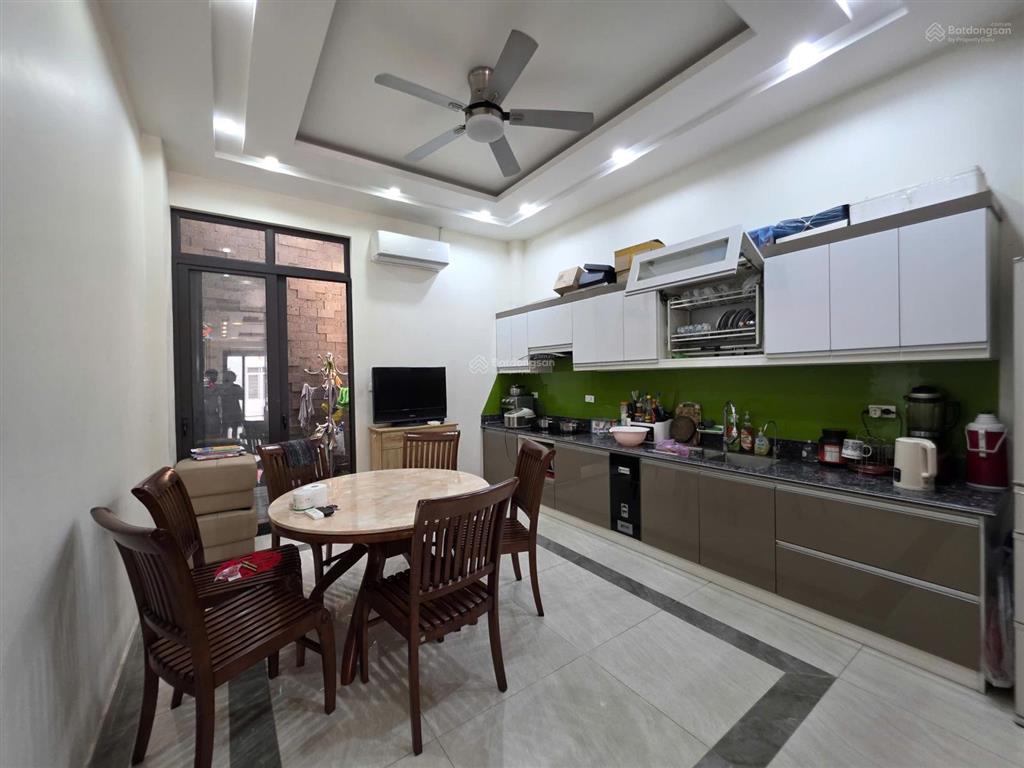 Bán nhà 4 tầng độc lập gần hồ phương lưu, lộc vừng đỏ, dt 70m2, ngang 4m, ngõ cực nông oto đỗ cửa