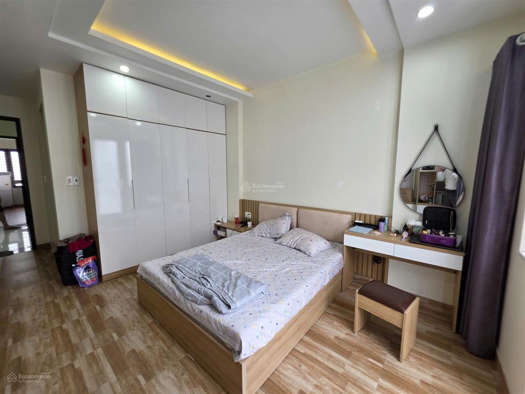 Bán nhà 4 tầng độc lập gần hồ phương lưu, lộc vừng đỏ, dt 70m2, ngang 4m, ngõ cực nông oto đỗ cửa