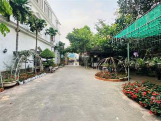 Cho thuê nhà mặt đường máng nước, dt 1500m2 gồm sân vườn 800m2, biệt thự 300m2 x 3 tầng, kho 400m2