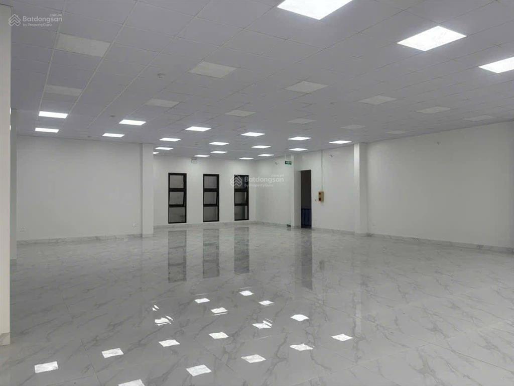 Cho thuê nhà mặt đường ngô gia tự ngay gần văn cao, dt 200m2, ngang 6m, nhà 2 tầng thông sàn đẹp
