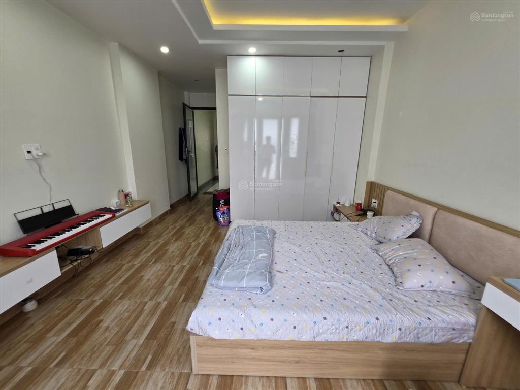Bán nhà 4 tầng độc lập gần hồ phương lưu, lộc vừng đỏ, dt 70m², ngang 4m, ngõ cực nông ô tô đỗ cửa
