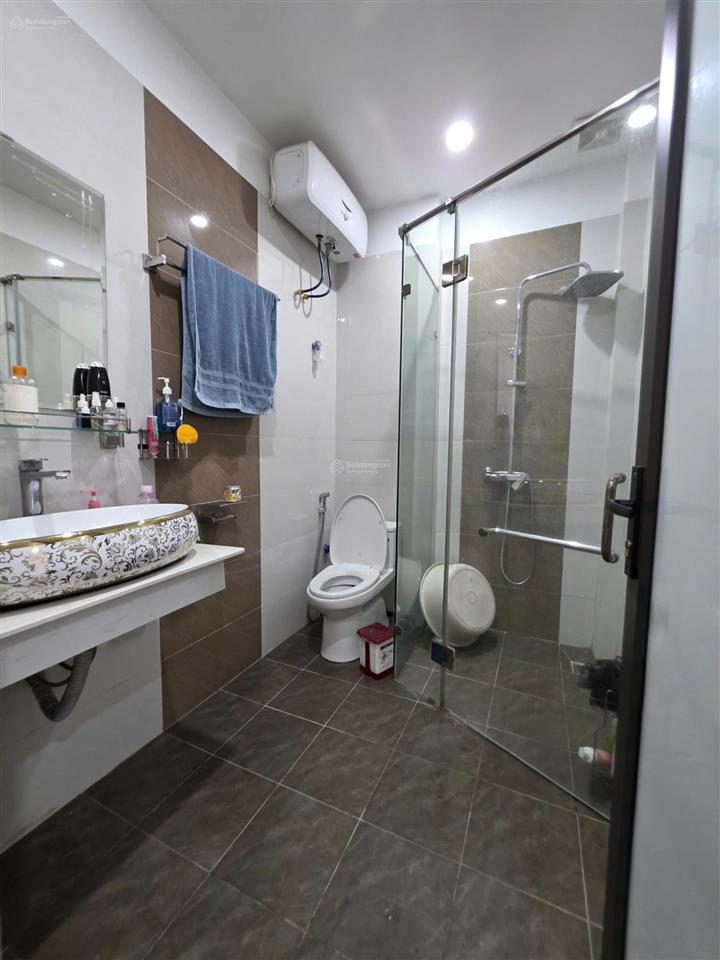 Bán nhà 4 tầng độc lập gần hồ phương lưu, lộc vừng đỏ, dt 70m², ngang 4m, ngõ cực nông ô tô đỗ cửa